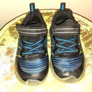 Light Up Sneakers Athletic Works Size 9 toddler Memory Foam Little Boy Shoes